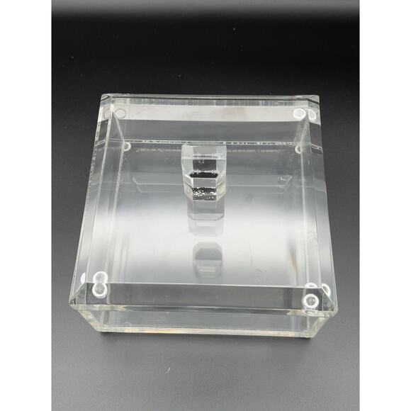 1970'S HEAVY LUCITE FACETED LIDDED BOX Square 7x7x5.5” w/ Removable dividers - Picture 10 of 14